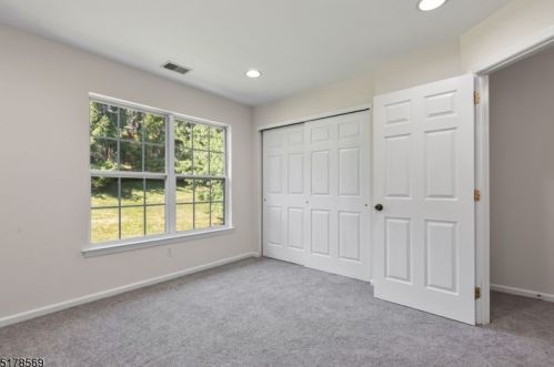 1006 Robin Ct, Green Brook NJ 08812-1737 exterior