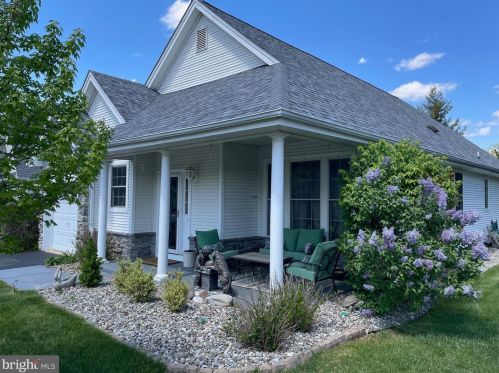 16 Bear Meade Dr, Trenton, NJ 08691-3359