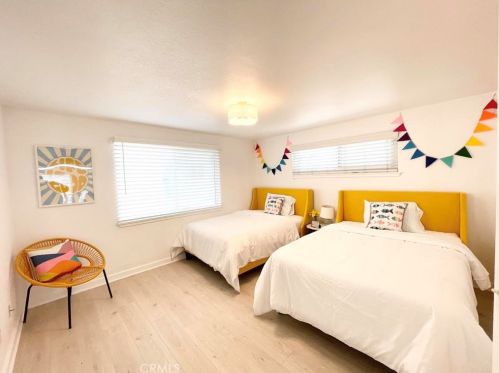 320 Rossmore Dr, Oxnard CA  93035-4465 exterior