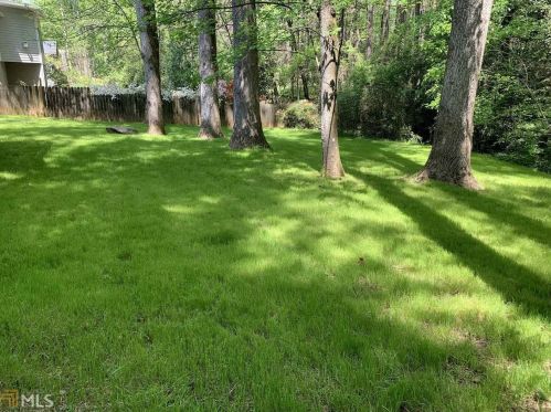 2565 Hawthorne Dr, Atlanta GA 30345-2039 exterior