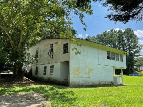 2266 Collins Dr, Atlanta GA 30344-1007 exterior