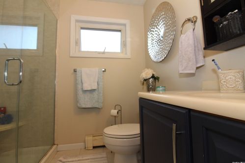 25 Claremont Ave, Babylon NY 11704-4014 exterior