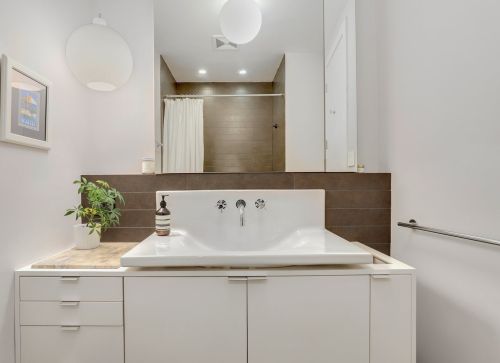 2220 Potomac Ave, Chicago IL 60651-1854 exterior