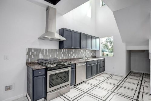 2403 Gdn Dr, Dallas TX 75215-4546 exterior