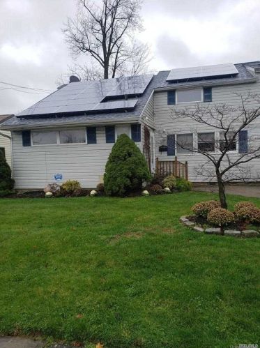 34 Gaulton Dr, Babylon, NY 11703-2315