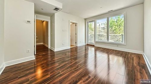 2 Vela Way, Edgewater NJ 07020-1564 exterior