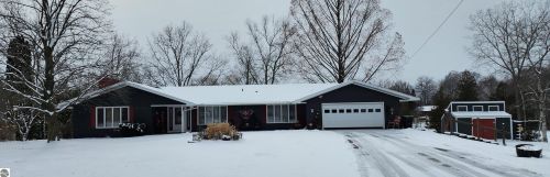 740 Witbeck Dr, Clare MI 48617-9721 exterior