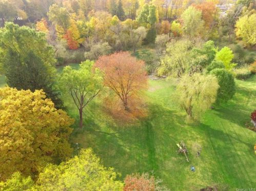 9 Maple Way, Armonk NY 10504-2601 exterior