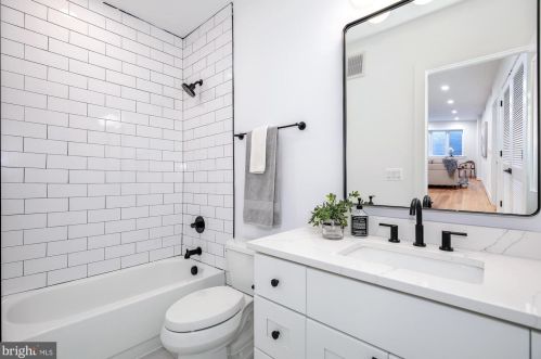 1011 Rhode Island Ave, Washington DC 20018-1735 exterior