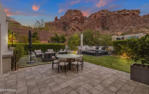 5841 Echo Canyon Cir, Phoenix AZ 85018-1243 exterior