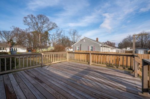 281 Hartwick St, Springfield MA 01108-3564 exterior