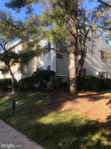 14 Barberry Ct, Trenton NJ  08648-4819 exterior