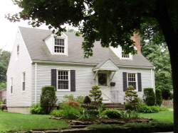 80 Goddard St, Newton, MA 02461-1918