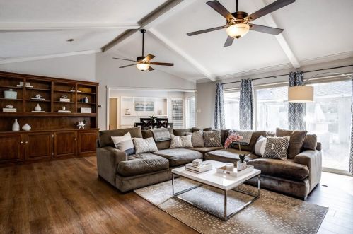 1049 Frst Grv Dr, Dallas TX 75218-2333 exterior