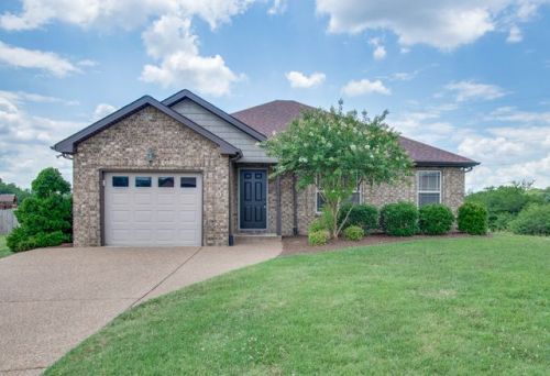 305 Legends Ln, Lebanon, TN 37090-1563