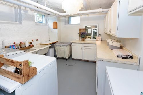 2033 Woodland Ave, Duluth MN 55803-2467 exterior