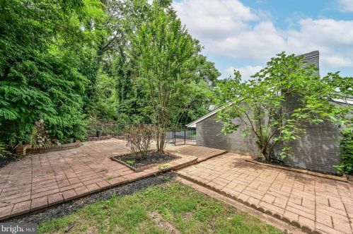 2002 Belle View Blvd, Alexandria VA 22307-1360 exterior