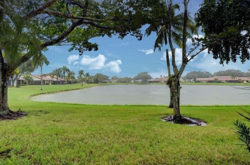 5655 Parkwalk Cir, Boynton Beach FL 33472-2314 exterior