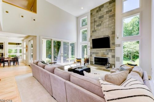 102 Stonehedge Ln, Sparta NJ  07871-2859 exterior