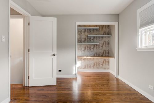 2959 Washtenaw Ave, Chicago IL 60645-3210 exterior