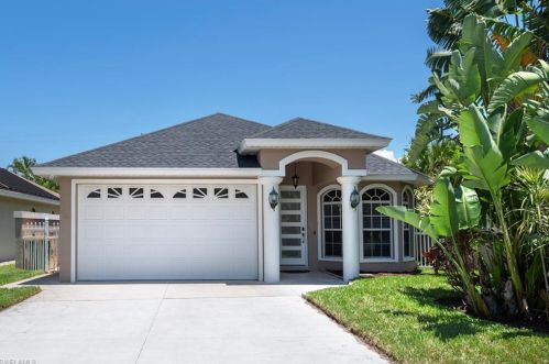 823 96 Ave, Naples FL 34108-2465 exterior