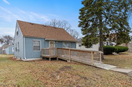 4044 47th St, Milwaukee, WI 53216-1527