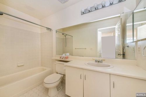 1382 York St, Mahwah NJ  07430-3265 exterior