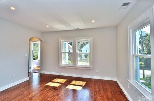 34 Enfield Ave, Montclair NJ 07042-3118 exterior