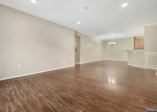 1303 Gatherings Dr, Paterson NJ 07508-1380 exterior