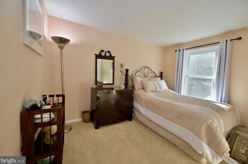 17218 Amity Dr, Rockville MD 20855-2578 exterior