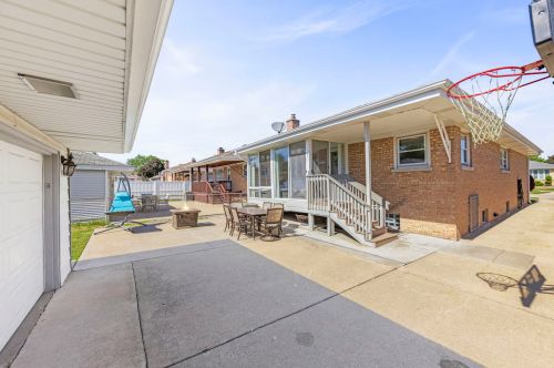 5016 Ridgewood Ave, Chicago IL 60706-2807 exterior