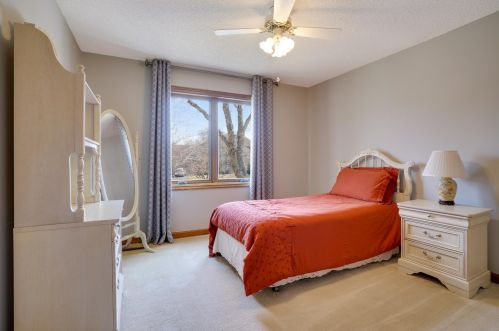 2307 Fld Stone Dr, Saint Paul MN 55120-1919 exterior