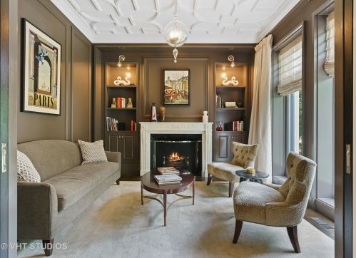 1449 Astor St, Chicago IL 60610-1608 exterior