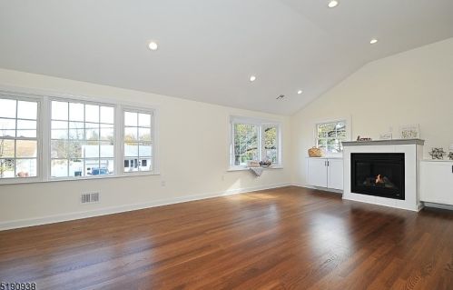 15 Linda Ln, Clark, NJ 07066-2629