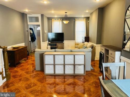 2316 Ellsworth St, Philadelphia PA 19146-2420 exterior