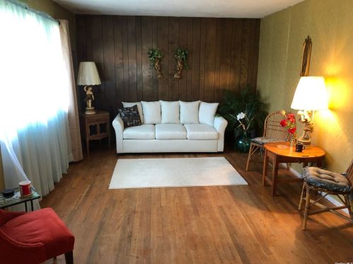 15 Violet St, Central Islip, NY 11722-2616