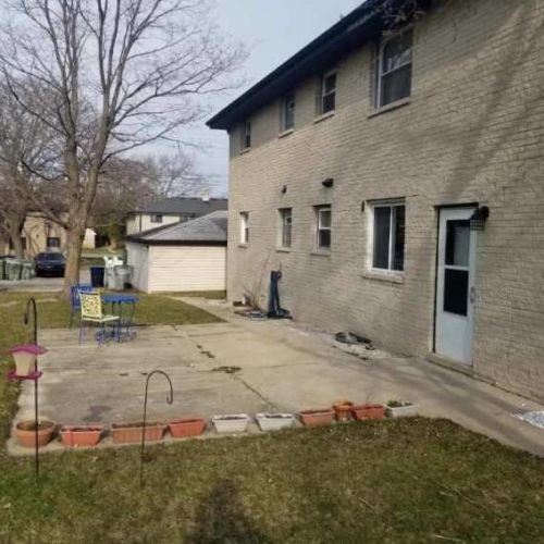 5747 90th St, Milwaukee, WI 53225-2833