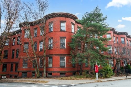 65 Pleasant St, Brookline MA 02446-3723 exterior