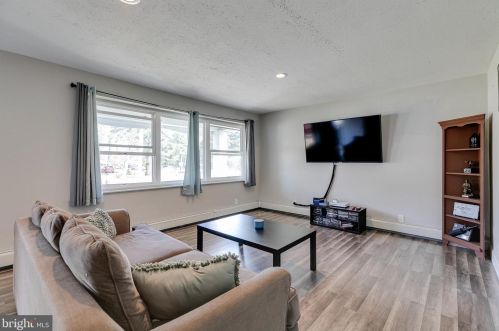 122 Chippewa Trl, Browns Mills NJ 08015-6458 exterior