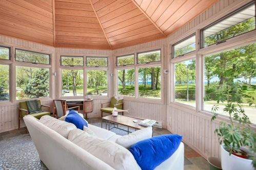 2951 Superior St, Milwaukee WI 53207-3074 exterior