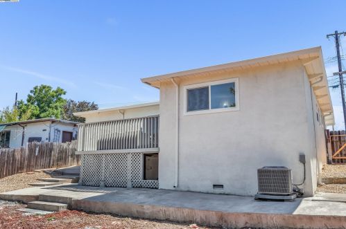 2961 Gillet Ave, Concord CA 94520-5407 exterior