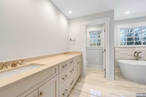 81 Trommel Dr, Mahwah NJ 07430-1533 exterior