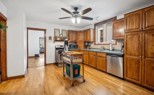 5332 Winnemac Ave, Chicago IL  60630-2220 exterior