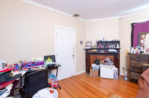 34 Lincoln St, New Britain CT 06052-1638 exterior