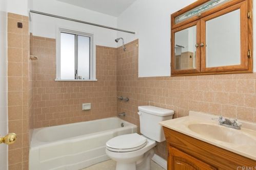 9109 Ramona St, Bellflower CA 90706-6438 exterior