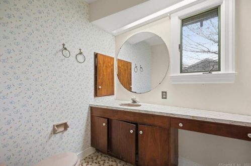 51 Lyons Plains Rd, Westport CT 06880-1305 exterior