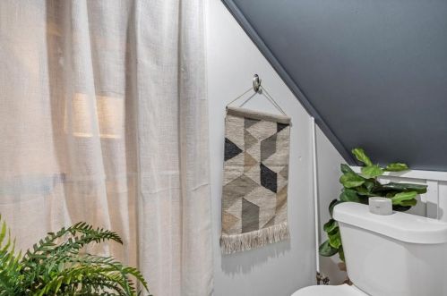 1572 Crestview Dr, Pittsburgh PA 15237-1507 exterior