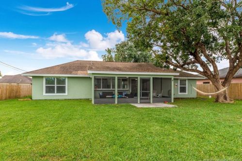 3891 Chicopee St, Fort Pierce FL  34953-5373 exterior