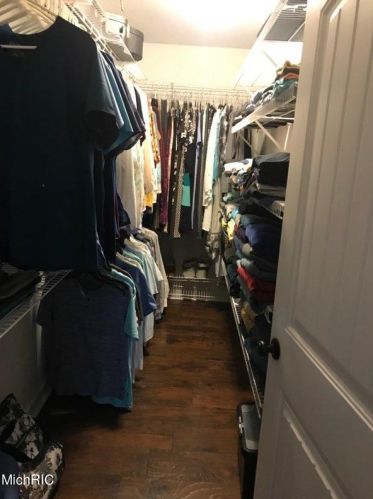 2102 Monte Ave, Meskegon MI 49444-4524 exterior