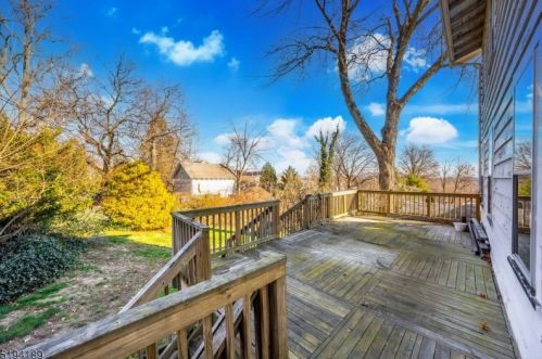 85 Lawrence Ave, Town Center NJ  07052-3707 exterior